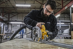 Пилка дискова мережева DeWALT DWE576K в Украине