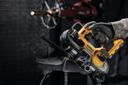 Пила стрічкова акумуляторна безщіткова DeWALT DCS377NT цена