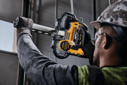 Пила стрічкова акумуляторна безщіткова DeWALT DCS377NT 