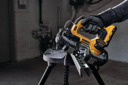 Пила стрічкова акумуляторна безщіткова DeWALT DCS377NT 
