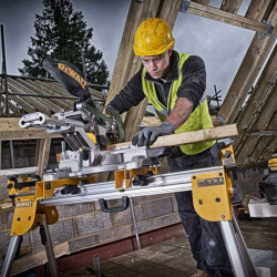 Пила торцювальна акумуляторна DeWALT DCS365N фото