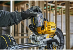 Пила торцювальна акумуляторна безщіткова DeWALT DCS727T2 не дорого