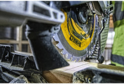 Пила торцювальна акумуляторна безщіткова DeWALT DCS727T2 фото
