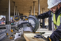 Пила настільна мережева DeWALT DWS780 не дорого