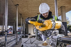 Пила настільна мережева DeWALT DWS780 фото