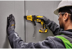 Шурупокрут акумуляторний безщітковий DeWALT DCF620N в Україні