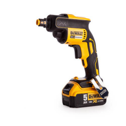 Шурупокрут акумуляторний безщітковий DeWALT DCF620P2K в Україні
