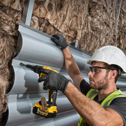 Шурупокрут акумуляторний безщітковий DeWALT DCF622N в Украине