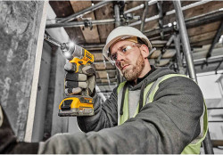 Шурупокрут ударний акумуляторний безщітковий DeWALT DCF840NT в Україні