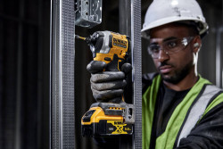 Шурупокрут ударний акумуляторний безщітковий DeWALT DCF850P2T акція