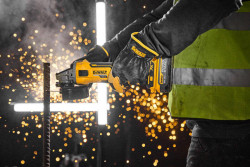 Шліфмашина кутова - болгарка акумуляторна безщіткова DeWALT DCG405H2T ціна