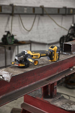 Шліфмашина кутова - болгарка акумуляторна безщіткова DeWALT DCG405P3 не дорого