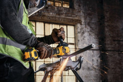 Шліфмашина кутова - болгарка акумуляторна безщіткова DeWALT DCG409VSNT акція