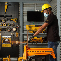 Шліфмашина кутова - болгарка мережева DeWALT DWE4579 не дорого