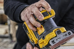 Шліфмашина вібраційна акумуляторна DeWALT DCW200P2 не дорого