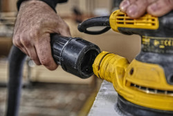 Шліфмашина ексцентрикова мережева DeWALT DWE6423 акція