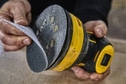 Шліфмашина ексцентрикова мережева DeWALT DWE6423 Arsenal Grand