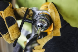 Дриль мережевий ударний DeWALT DWD024 в інтернет-магазині