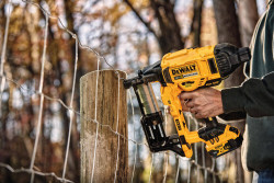 Степлер скобозабивний акумуляторний безщітковий DeWALT DCFS950N акція