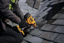 Пістолет цвяхозабивний акумуляторний безщітковий DeWALT DCN45RND2 в Україні