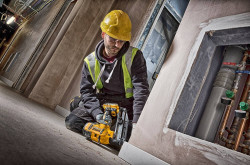 Пістолет цвяхозабивний акумуляторний безщітковий DeWALT DCN662D2 фото