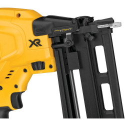 Пістолет цвяхозабивний акумуляторний безщітковий DeWALT DCN662N не дорого