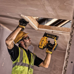 Пістолет цвяхозабивний акумуляторний безщітковий DeWALT DCN680NT фото