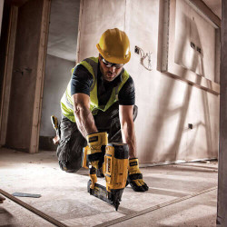 Пістолет цвяхозабивний акумуляторний безщітковий DeWALT DCN680NT в інтернет-магазині