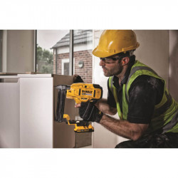 Степлер скобозабивний акумуляторний безщітковий DeWALT DCN681D2 фото