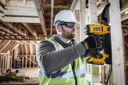 Степлер скобозабивний акумуляторний DeWALT DCN701D2 цена