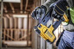 Степлер скобозабивний акумуляторний DeWALT DCN701D2 Arsenal Grand