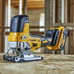 Пила лобзикова акумуляторна безщіткова DeWALT DCS335NT фото