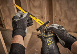 Пила шаблонна акумуляторна DeWALT DCS382NT не дорого