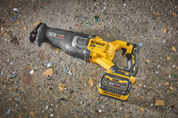 Пила шабельна акумуляторна DeWALT DCS386NT в Украине