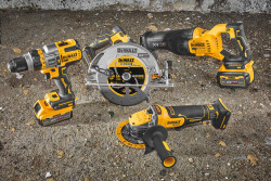 Пила шабельна акумуляторна DeWALT DCS386NT Arsenal Grand