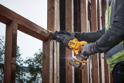 Пила шабельна акумуляторна DeWALT DCS386NT 