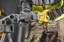 Пила шабельна акумуляторна DeWALT DCS386T1 