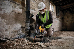 Пила шабельна акумуляторна DeWALT DCS389NT в Украине