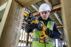 Пила шабельна акумуляторна DeWALT DCS389NT цена