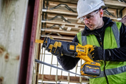 Пила шабельна акумуляторна DeWALT DCS389NT Arsenal Grand