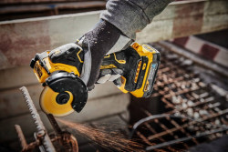 Пила дискова універсальна акумуляторна безщіткова DeWALT DCS438N ціна