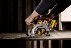 Пила дискова акумуляторна безщіткова DeWALT DCS512N в Украине