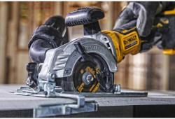 Пила дискова акумуляторна безщіткова DeWALT DCS571P2 ціна
