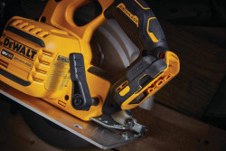 Пила дискова акумуляторна безщіткова DeWALT DCS573NT замовити