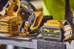 Пила дискова акумуляторна безщіткова DeWALT DCS573NT не дорого