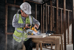 Пила дискова акумуляторна безщіткова DeWALT DCS573NT акція