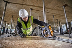 Пила дискова акумуляторна DeWALT DCS579X2 не дорого