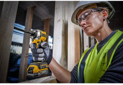 Набір із двох інструментів безщіткових DeWALT DCK2051H2T замовити