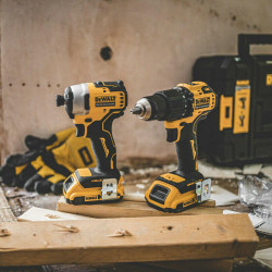 Набір з двох безщіткових інструментів DeWALT DCK2062D2T в Україні