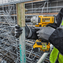 Набір із двох інструментів безщіткових DeWALT DCK2077P2T в інтернет-магазині